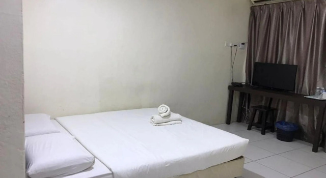 OYO 1104 Q Hotel