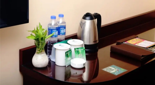 Двухместный номер Standard GreenTree Inn Shanghai Pudong Airport Heqing Huanqing Middle Road Express Hotel