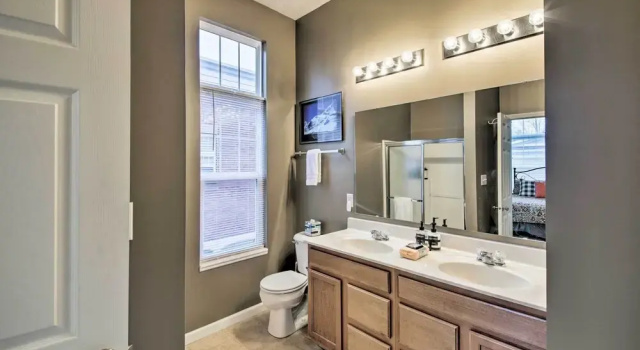 Апартаменты с 2 комнатами с балконом Arts & Design District Condo: Steps to Monon Trail