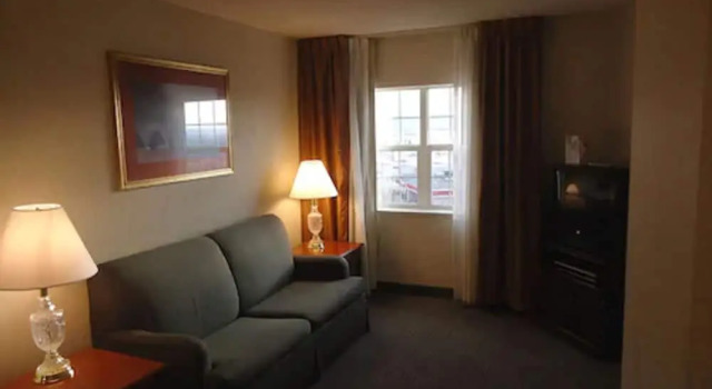 Четырёхместный люкс Host Inn an All Suites Hotel
