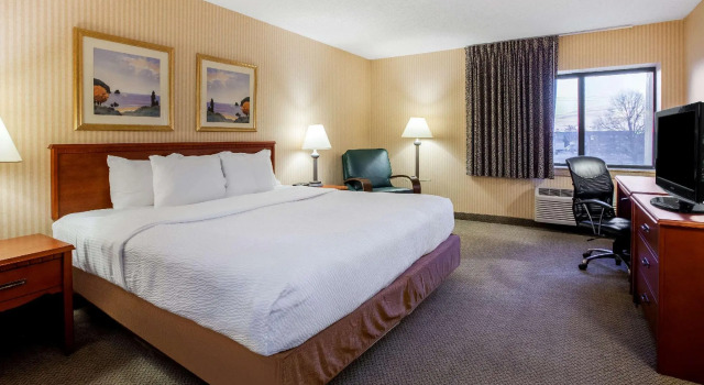 Двухместный люкс La Quinta Inn by Wyndham Detroit Southgate
