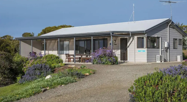 Семейный коттедж с 3 комнатами с видом на залив Emu Bay Holiday Homes