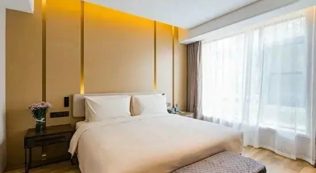 Двухместный люкс с видом на город Atour S Hotel Shanghai Oriental Pearl Tower