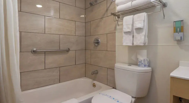 Четырёхместный номер Standard Town Motel