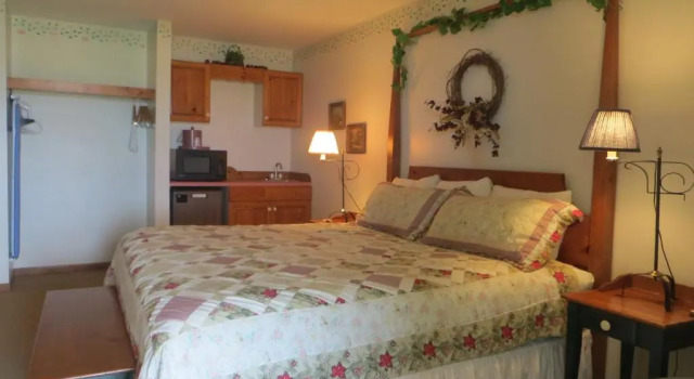 Snyders Shoreline Inn, Забронировать Отель Ладингтон штат Мичиган
