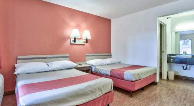 Четырёхместный номер Deluxe Motel 6-Flagstaff, AZ - West - Woodland Village