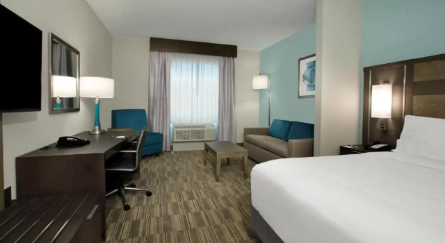 Люкс Holiday Inn Express & Suites - Lake Charles South Casino Area by IHG