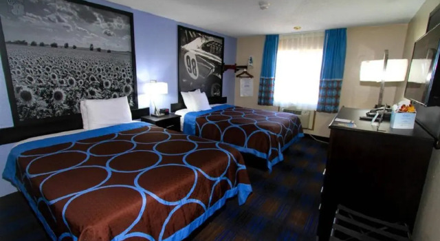 Четырёхместный номер Standard Super 8 by Wyndham Lenexa Overland Park Area/Mall Area