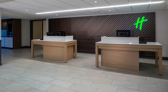 Holiday Inn & Suites Marlborough by IHG, Rezerwuj Hotel Hotele w New England z basenem, Basen