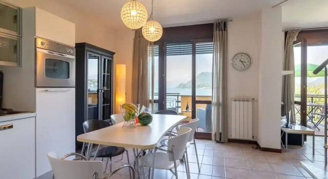 Holiday Home by Lake Maggiore With Pool, Забронировать Дом для отпуска Отели Пьемонта с бассейном, Бассейн