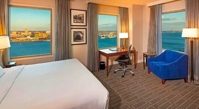 Двухместный номер Deluxe with skyline view Hilton Philadelphia at Penns Landing