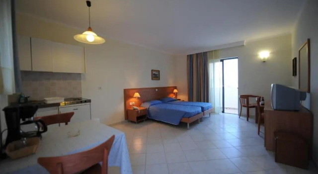 Golden View Studios, Prenota Affittacamere Hotel a Lindos con piscina, Piscina