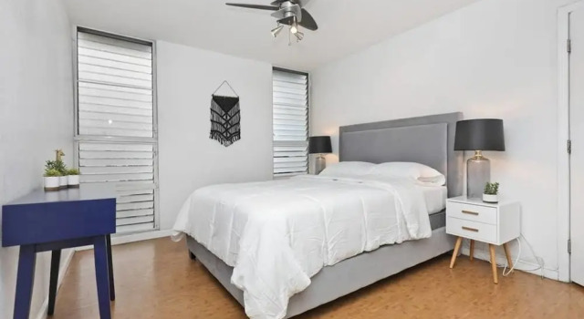 Large 2br/2ba Steps to Waikiki Beach by Domio, Забронировать Апартаменты/квартира Вайкики 