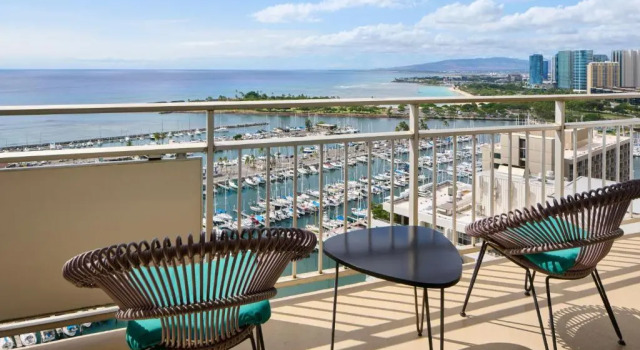 Номер Luxury с 2 комнатами с видом на океан Ilikai Hotel & Luxury Suites