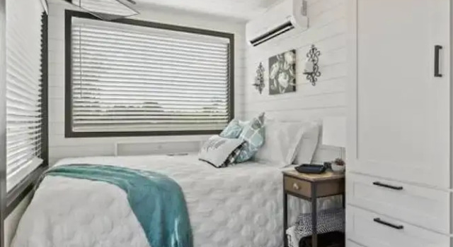 Коттедж New Wilderness Hideout-cozy Container Home