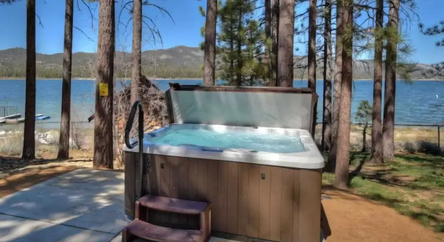Sleeps 23 2 Homes, Lakefront, Private Dock, Hot Tub, Game Room, Swingset, View, Rezerwuj Hotel Big Bear Lake Stany Zjednoczone