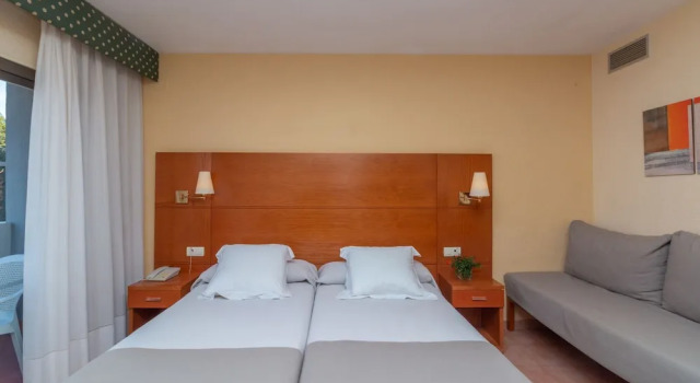 Студия с балконом и с видом на море Aparthotel Terraces Galetamar