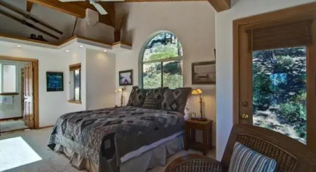 Golden Lakeview Home 3 Br home by RedAwning