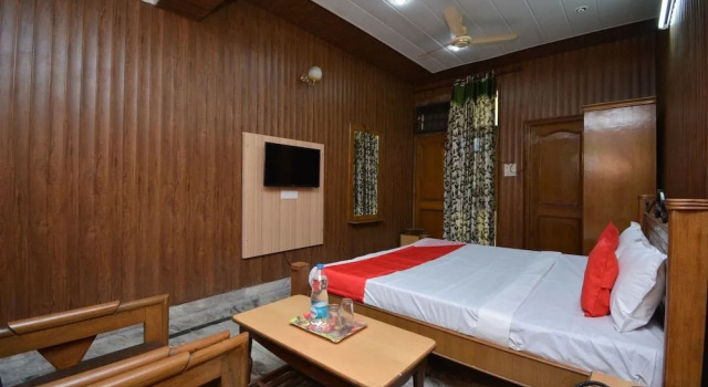 Oyo 40230 Hotel Royal Palace