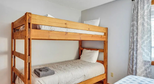 Апартаменты Lincoln Apartment w/ Balcony: 2 Mi to Loon Mtn!