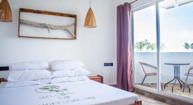 Двухместный номер Deluxe с балконом Dhiffushi Inn