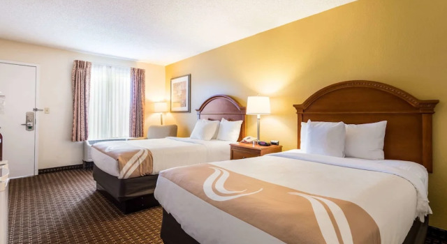 Четырёхместный номер Standard с балконом Quality Inn Battleboro - Rocky Mount