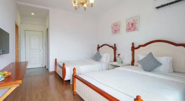 Люкс с 2 комнатами с балконом Huayin Inn