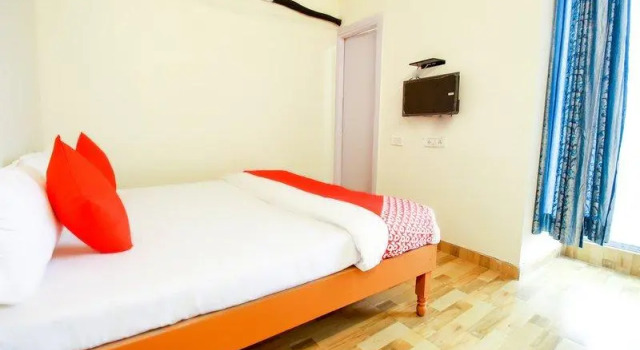 OYO 67068 Sanrac Residency, Забронировать Отель Газиабад штат Уттар-Прадеш, рядом с Артала
