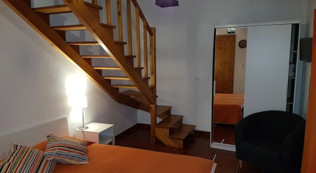 Коттедж c 1 комнатой с балконом StoneWood Lodge AL