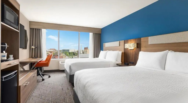 Двухместный номер Standard Holiday Inn Express & Suites Evansville Downtown