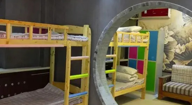 Кровать в общем номере Dengfenglai Youth Hostel (Lanzhou West Railway Station)