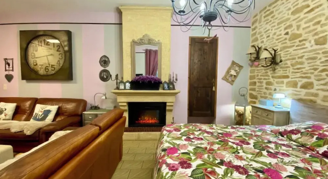 Номер Deluxe Domaine Ô Clair de Lune - Chambres dHôtes et Gîtes à Sarlat - Accès Cité Médiévale 5 minutes à pied - Parking - SPA & Massages en option - Piscine de saison