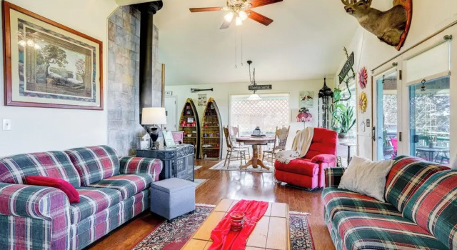 'the Treehouse' in Cherokee Village: Deck & Views, Boek Vakantiehuis Cherokee Village Verenigde Staten
