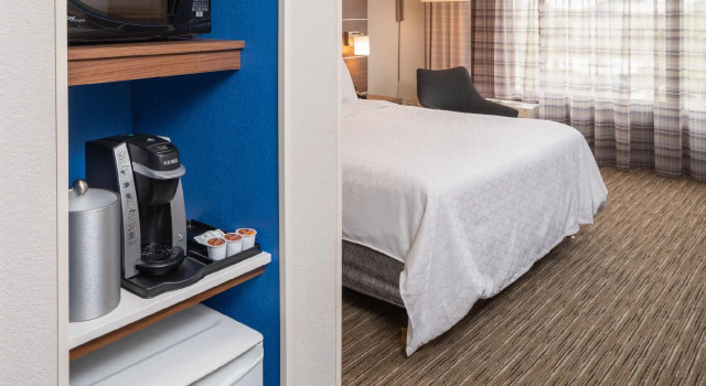 Четырёхместный номер Standard Holiday Inn Express Boca Raton - West by IHG