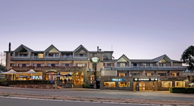 Кровать в общем номере Banjo Paterson Inn
