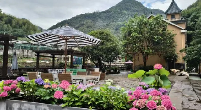 Liangyu Guesthouse (Tonglu Shishe Village), Rezerwuj Hotel Hotele w Hangzhou z basenem, Basen