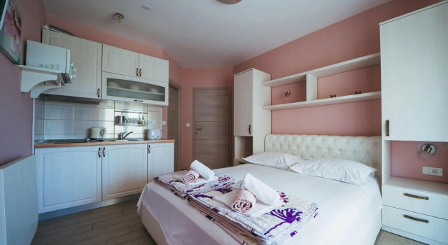 Beautiful Apartment in Promajna With Wifi, Outdoor Swimming Pool and Swimming Pool