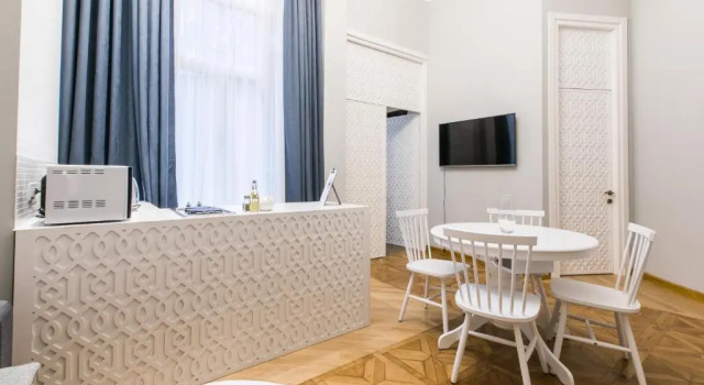 KuXoS Apartment On Machabeli Street, Забронировать Апартаменты/квартира Апартаменты Тбилиси, рядом с Пантеон Мтацминда, Апартаменты/квартира