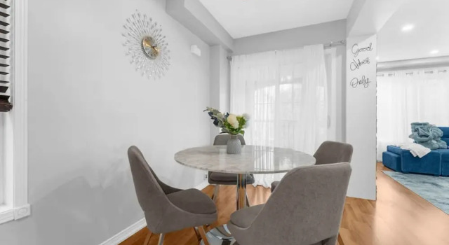 Chic 2BR House Newly Renovated Central Spot, Réserver Maison de vacances Villas à Durham Region, Villa