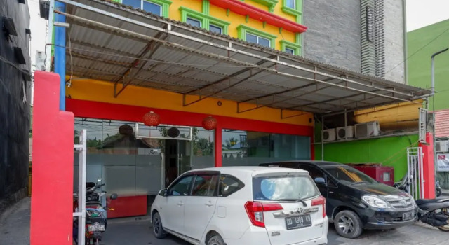 RedDoorz near Kamali Beach Bau Bau, Prenota Hotel Baubau 