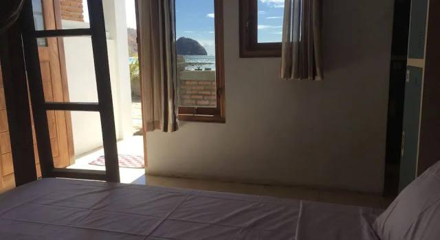 Кровать в общем номере (женский номер) Bajo Sunset Hostel