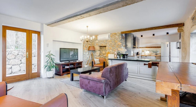 Nice Home in Gostinjac With 3 Bedrooms, Wifi and Heated Swimming Pool, Varaa Hotelli Hotellit Kvarner Islands uima-altaalla, Uima-allas
