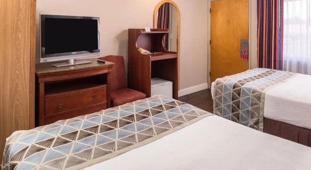 Шестиместный номер Deluxe Laurel Inn & Conference Center