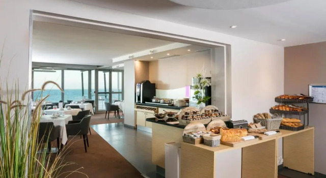Трёхместный номер Standard с частичным видом на море Thalazur Port-Camargue - Hotel & Spa