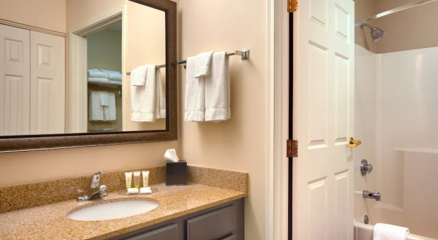 Люкс Staybridge Suites Peoria Downtown by IHG