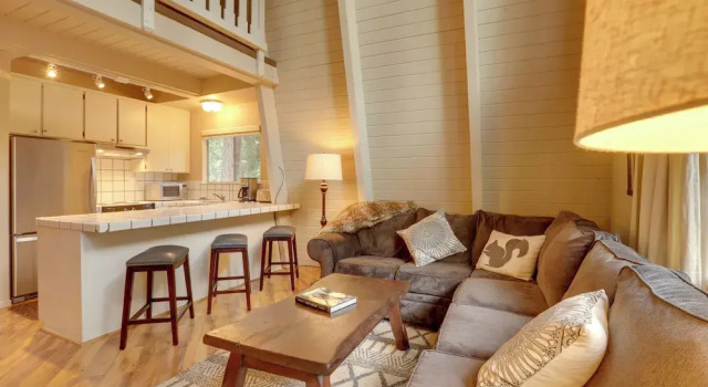 Near Skiing & Hiking: Carnelian Bay Cabin