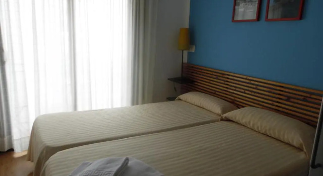 Двухместный номер Standard с балконом Hostal La Lluna