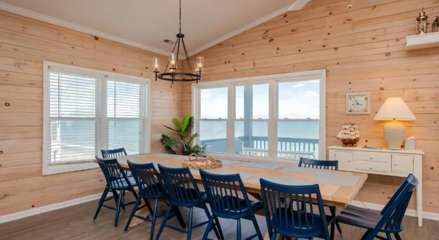 Коттедж Casa Bianca by Oak Island Accommodations