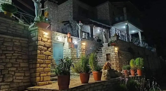 Студия Stone Maisonettes