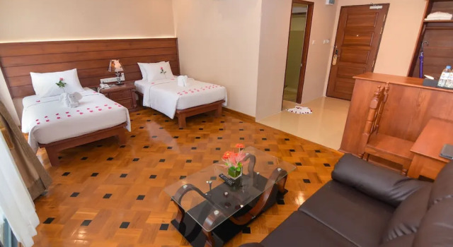 Люкс с балконом Virgin Beach Hotel